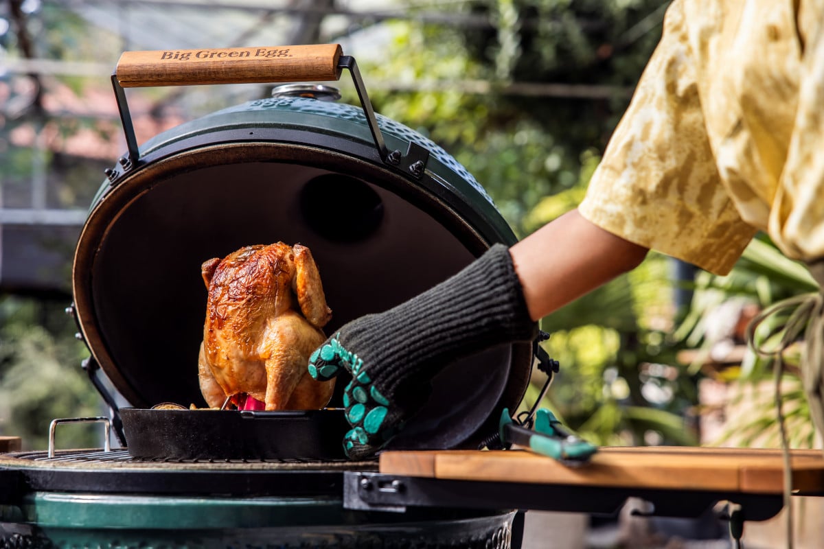 Big Green Egg Large ze stojakiem na kurczaka