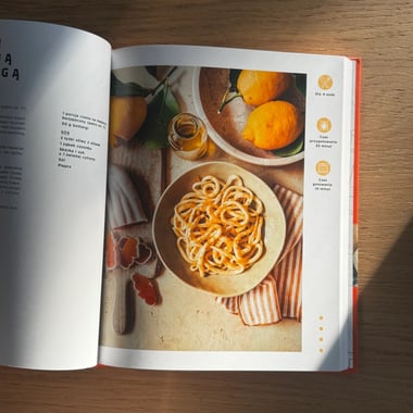KitchenAid Domowy makaron w otwartej książce
